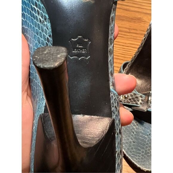 BCBGMaxAzaria Snakeskin Blue Heels | 8.5 - Picture 8 of 9